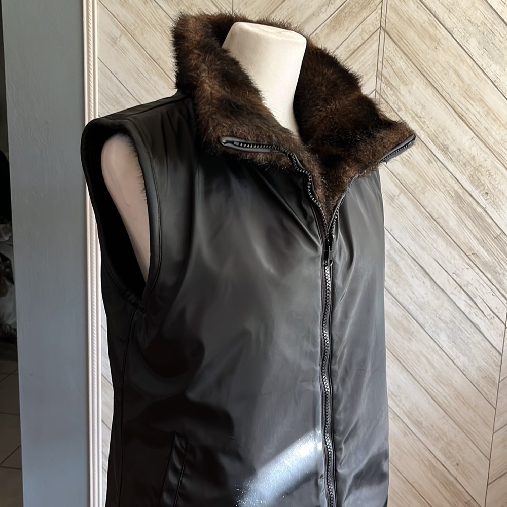 Reversible GIACCA GALLERY faux fur/vinyl vest M